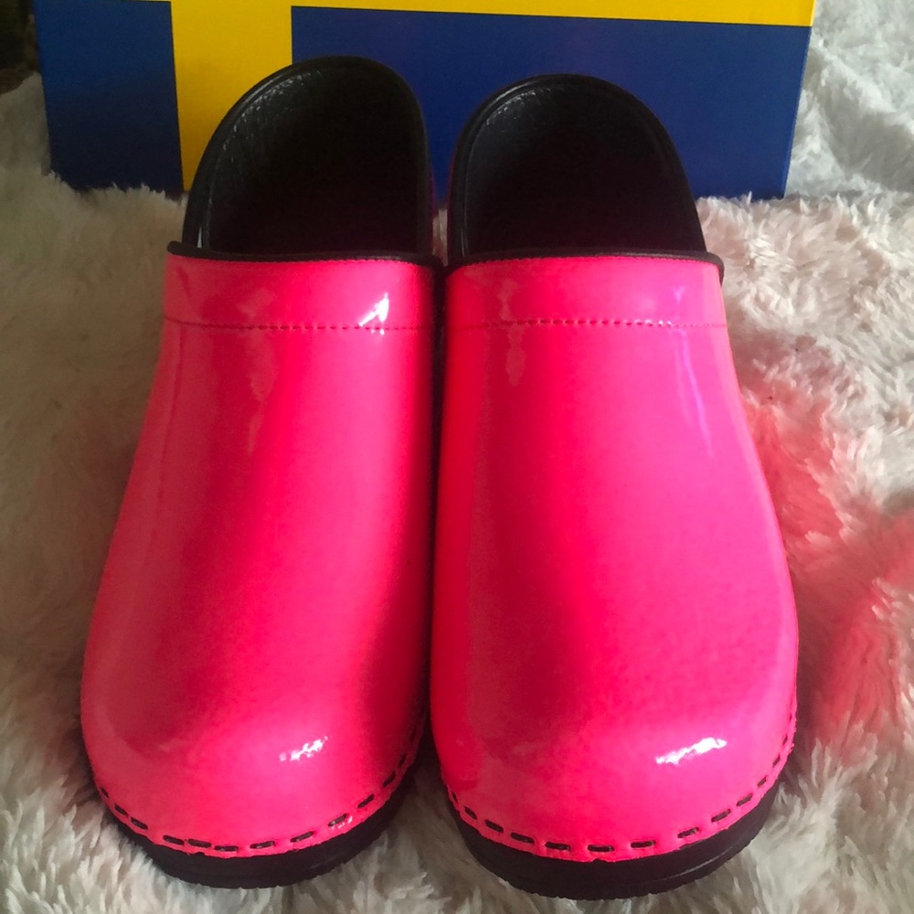 Bjork clogs